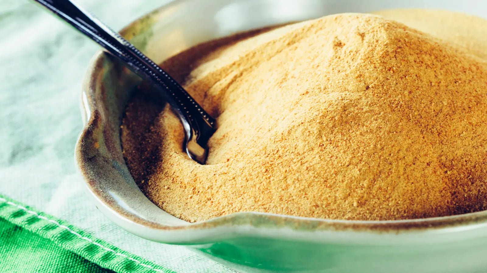 Bierhefe für Hunde & Pferde – natürliche Hilfe bei Fellwechsel, Hautproblemen, Hufen & Darmflora - petsbiotics